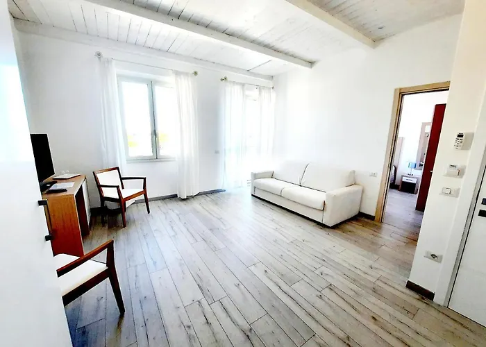 La Promenade Rooms & Suites