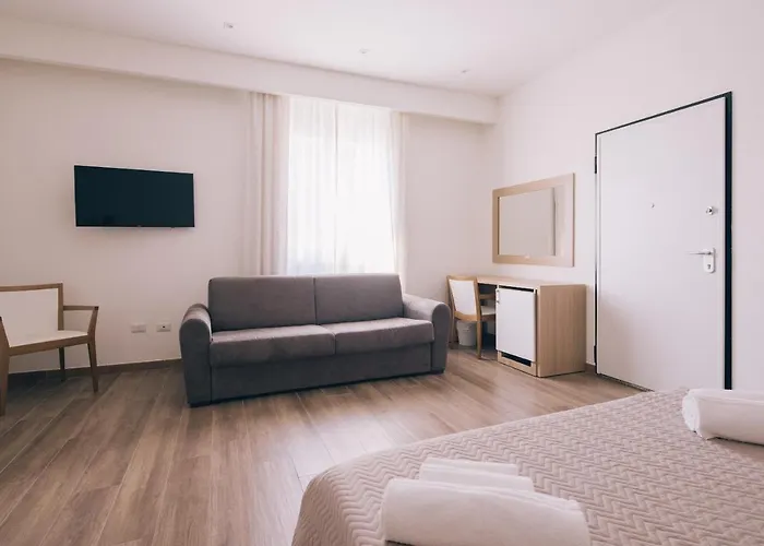 La Promenade Rooms & Suites