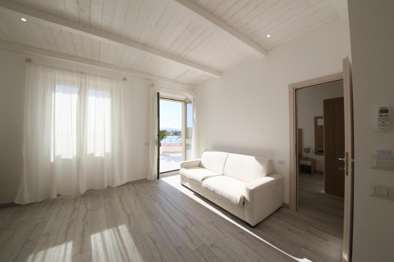 La Promenade & Guest house *